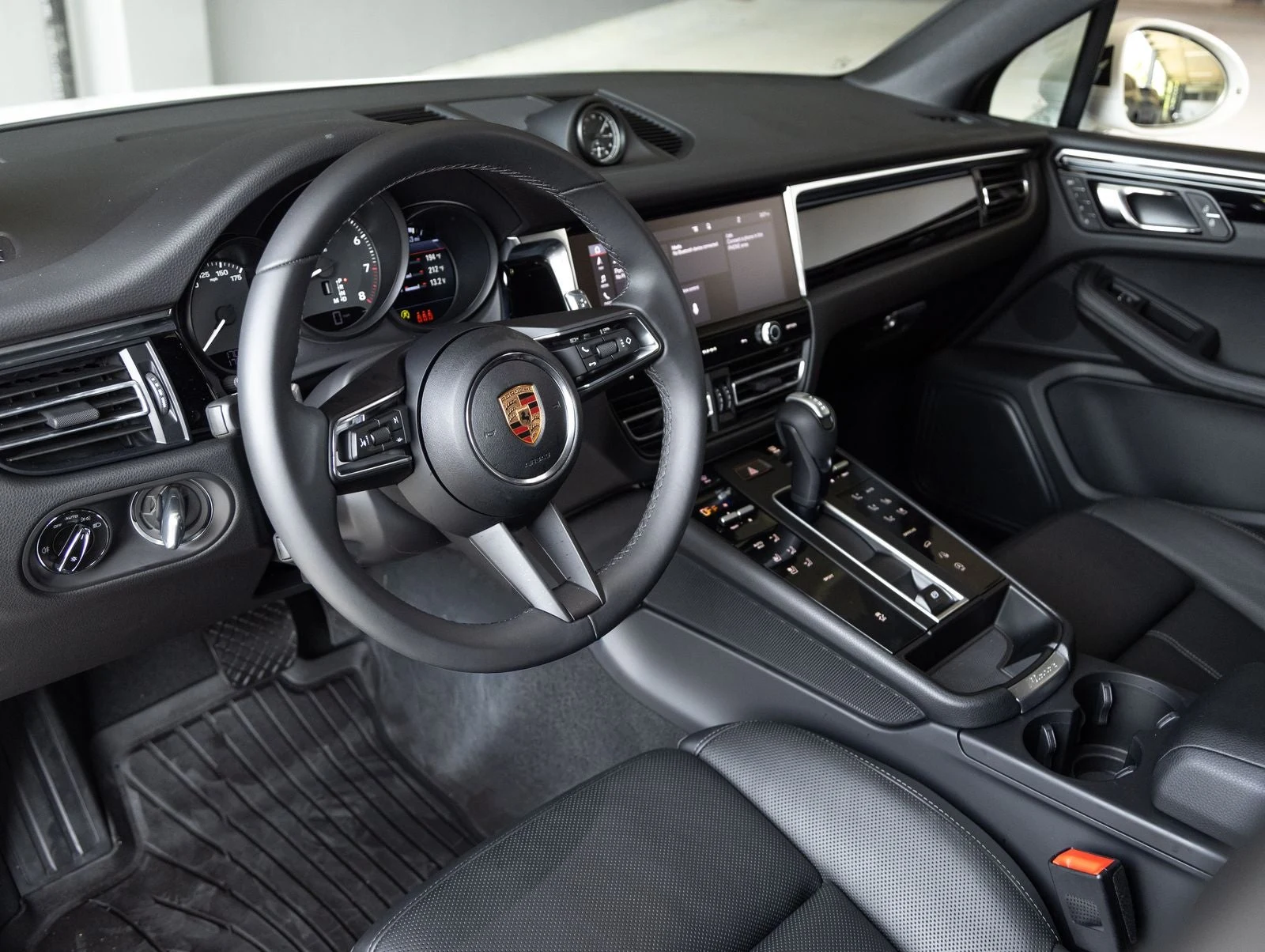 2026 Porsche Macan (95B), 4/20