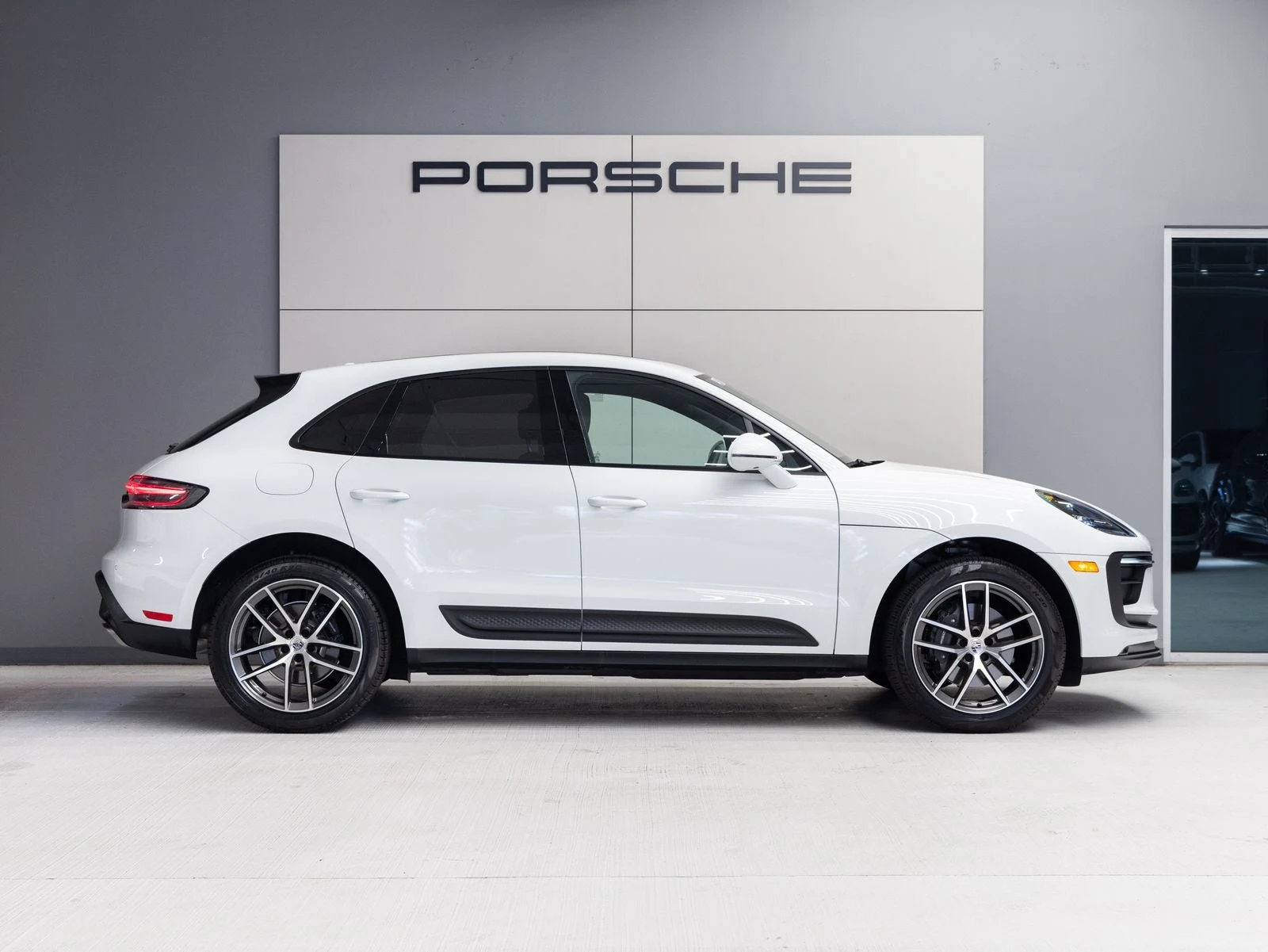 2026 Porsche Macan (95B), 8/20