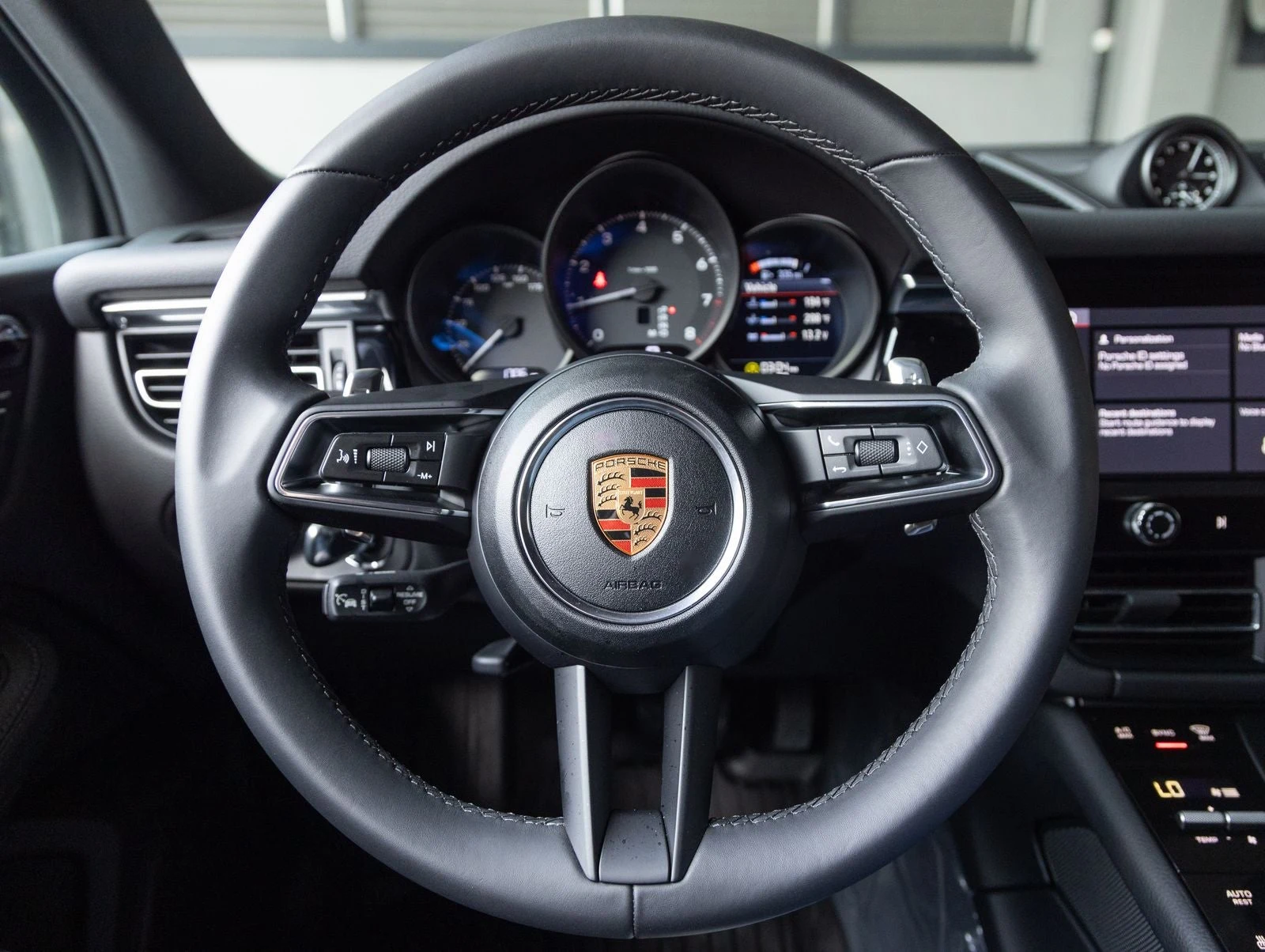 2026 Porsche Macan (95B), 13/20