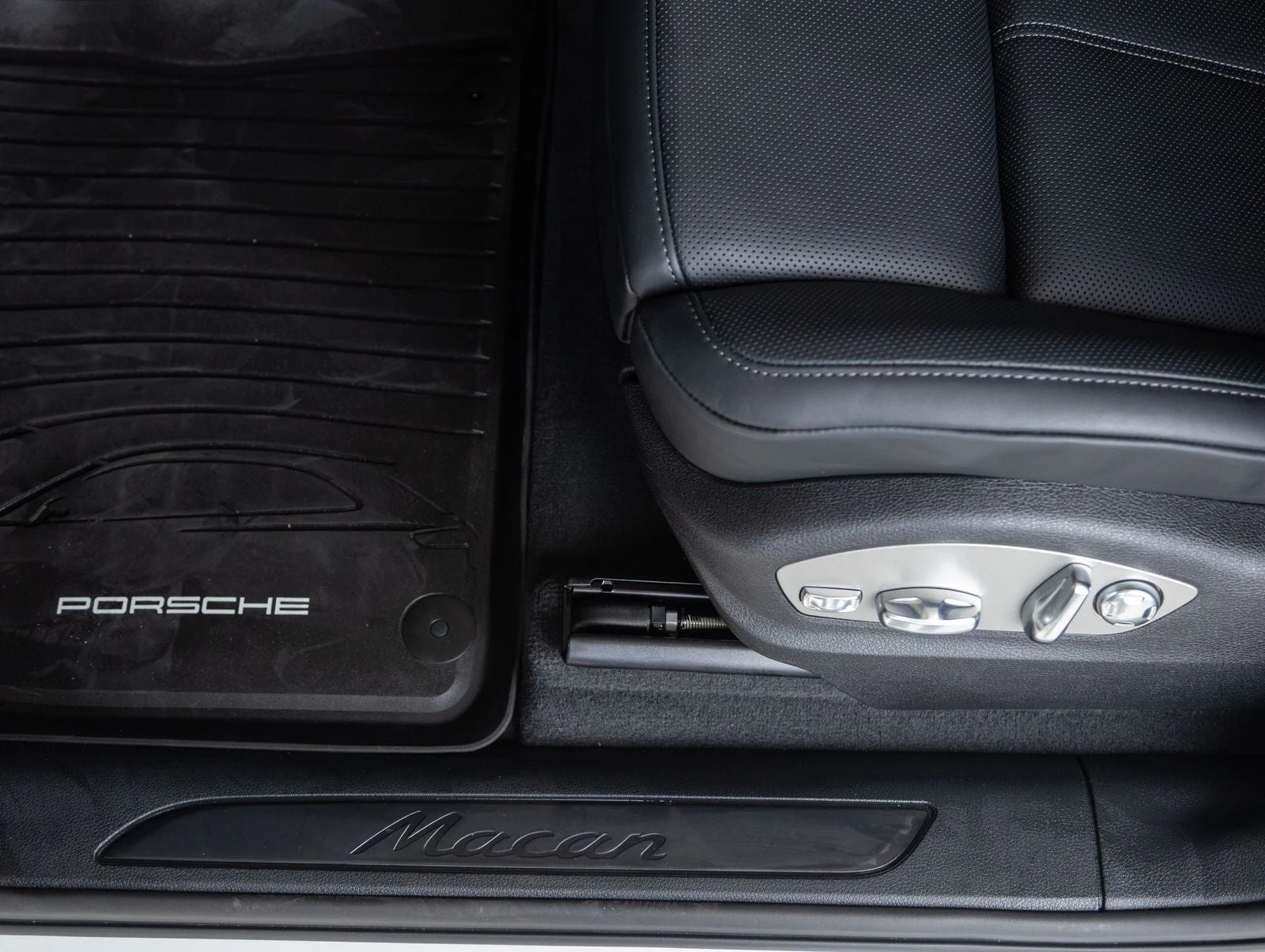2026 Porsche Macan (95B), 20/20