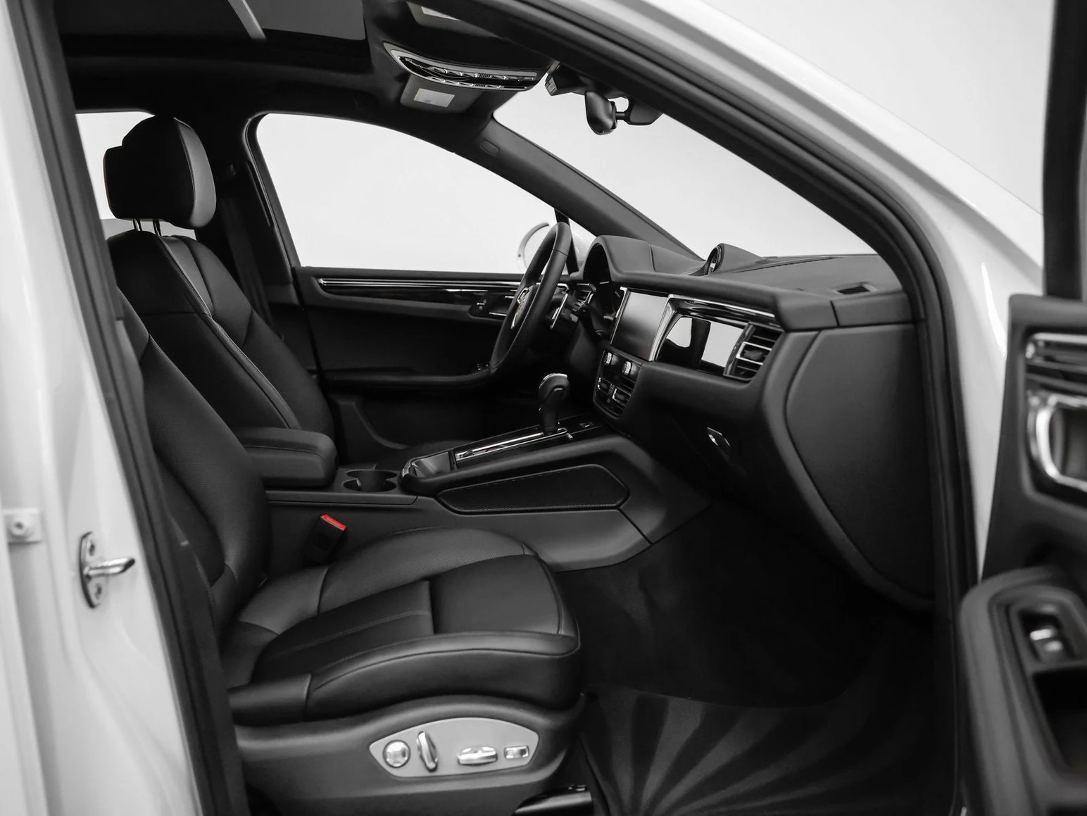 2025 Porsche Macan (95B), 18/20