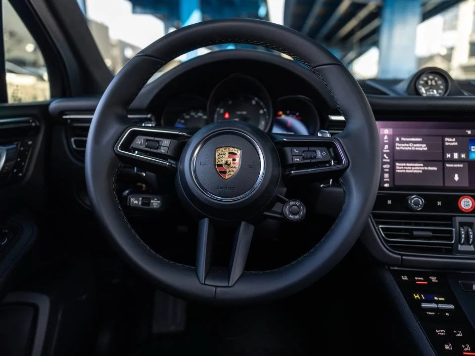 2026 Porsche Macan (95B), 6/20