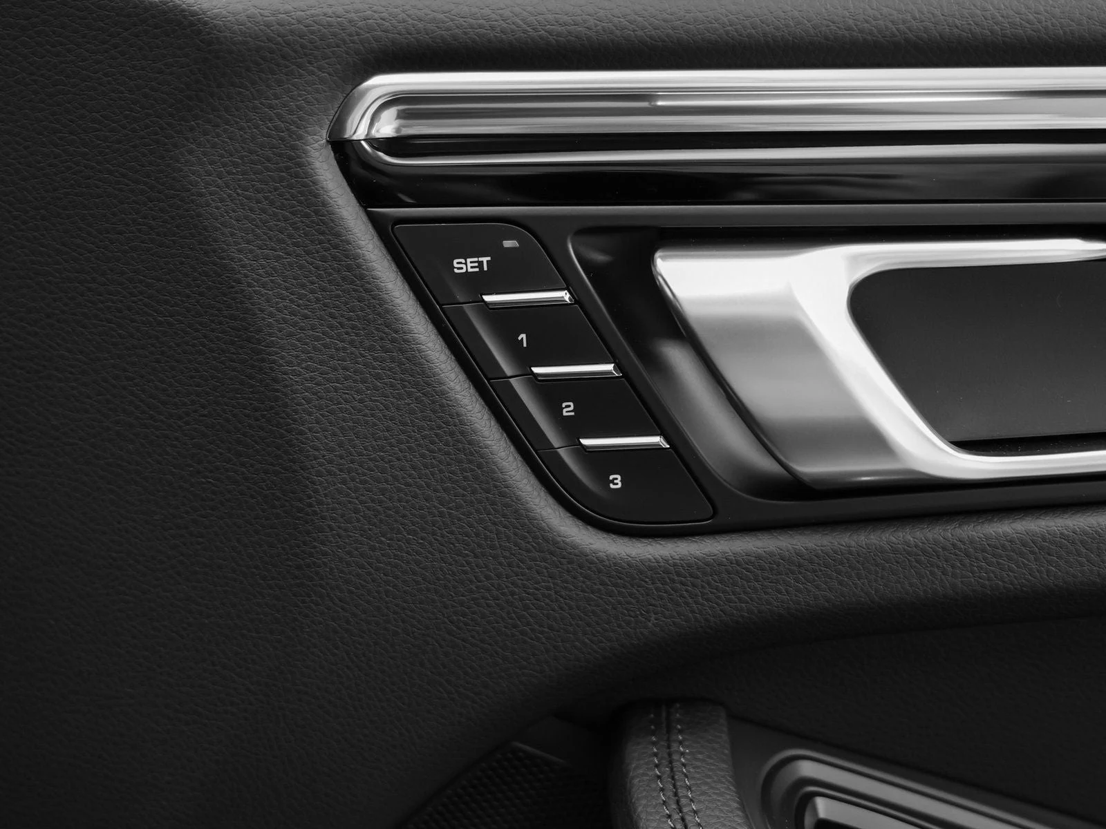 2025 Porsche Macan (95B), 18/20