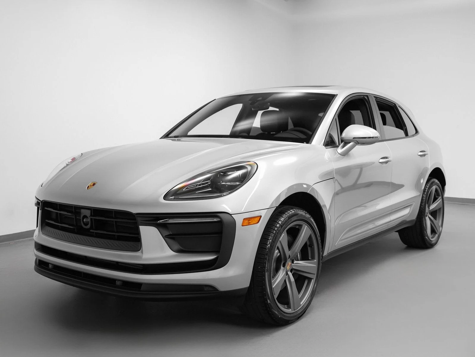 2025 Porsche Macan (95B), 6/20