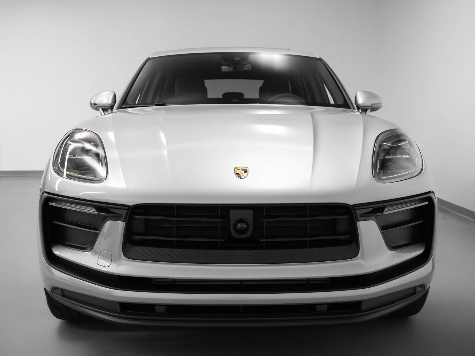 2025 Porsche Macan (95B), 8/20