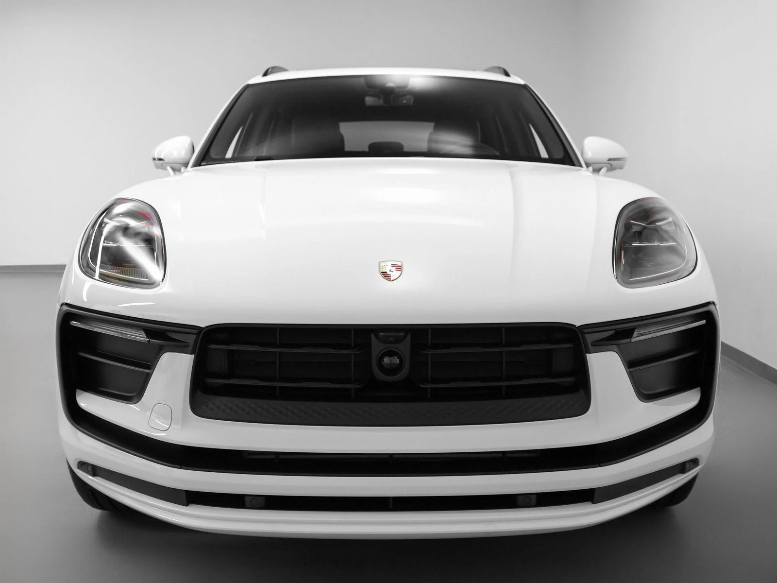2025 Porsche Macan (95B), 8/20