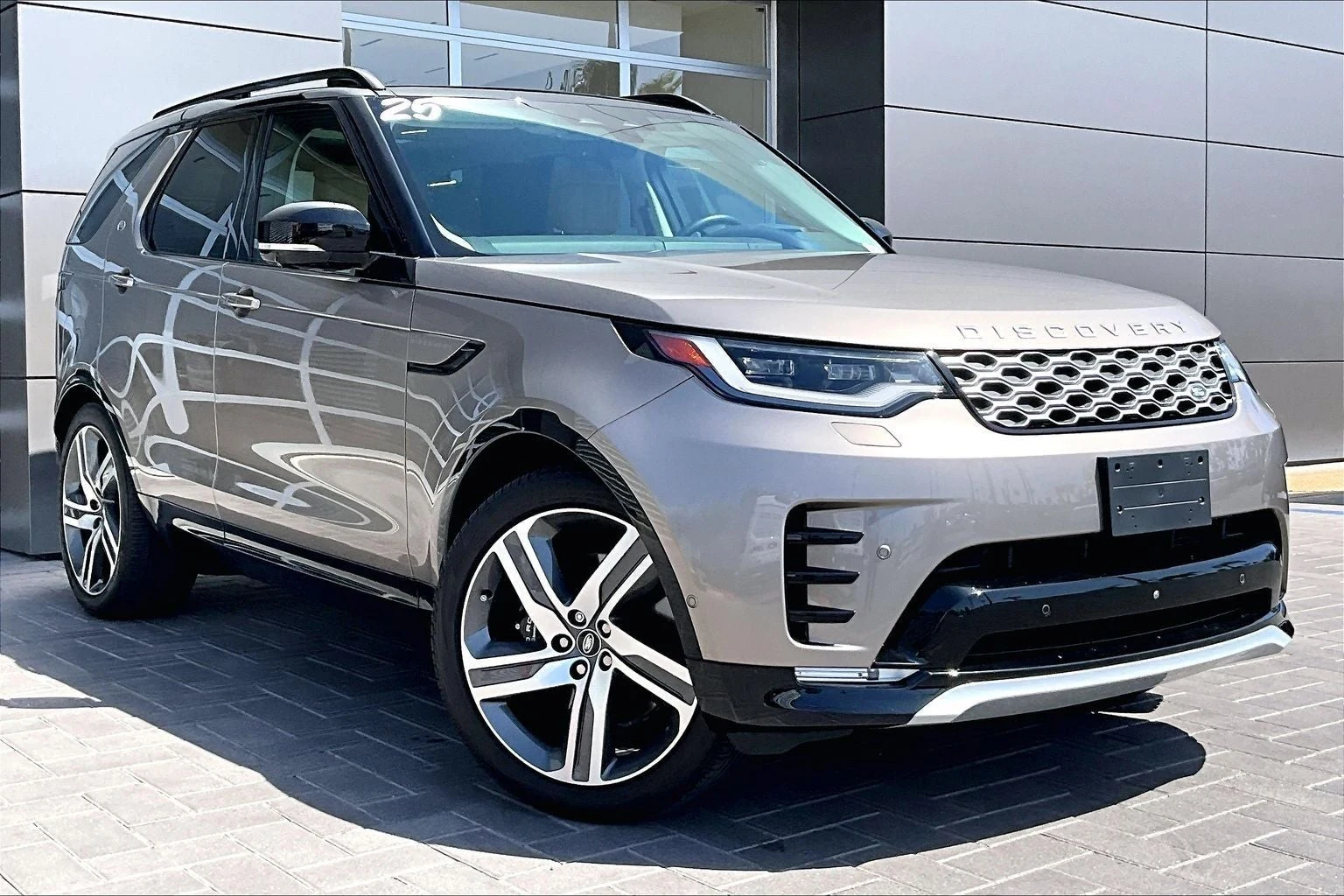 2025 Land Rover Discovery Metropolitan Edition (L462), 3/20