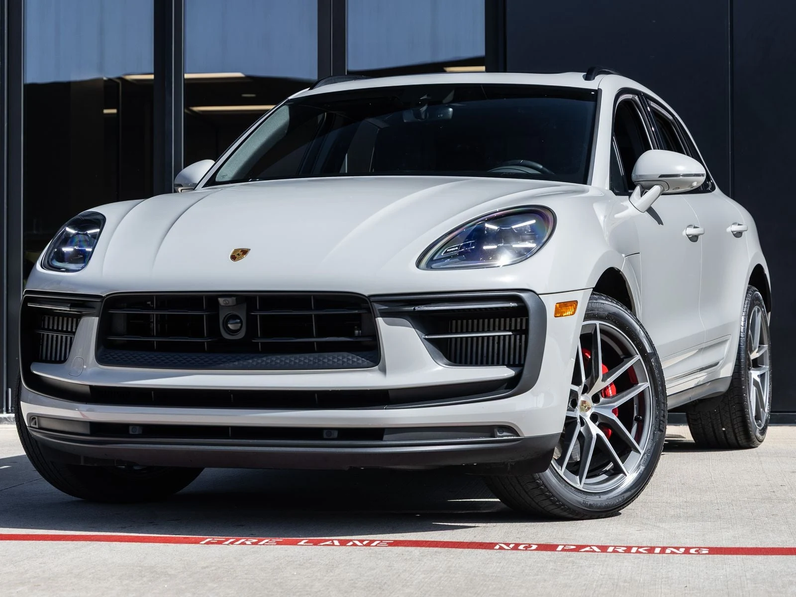 Porsche Macan S (95B) · Chalk · Indigo Auto Group