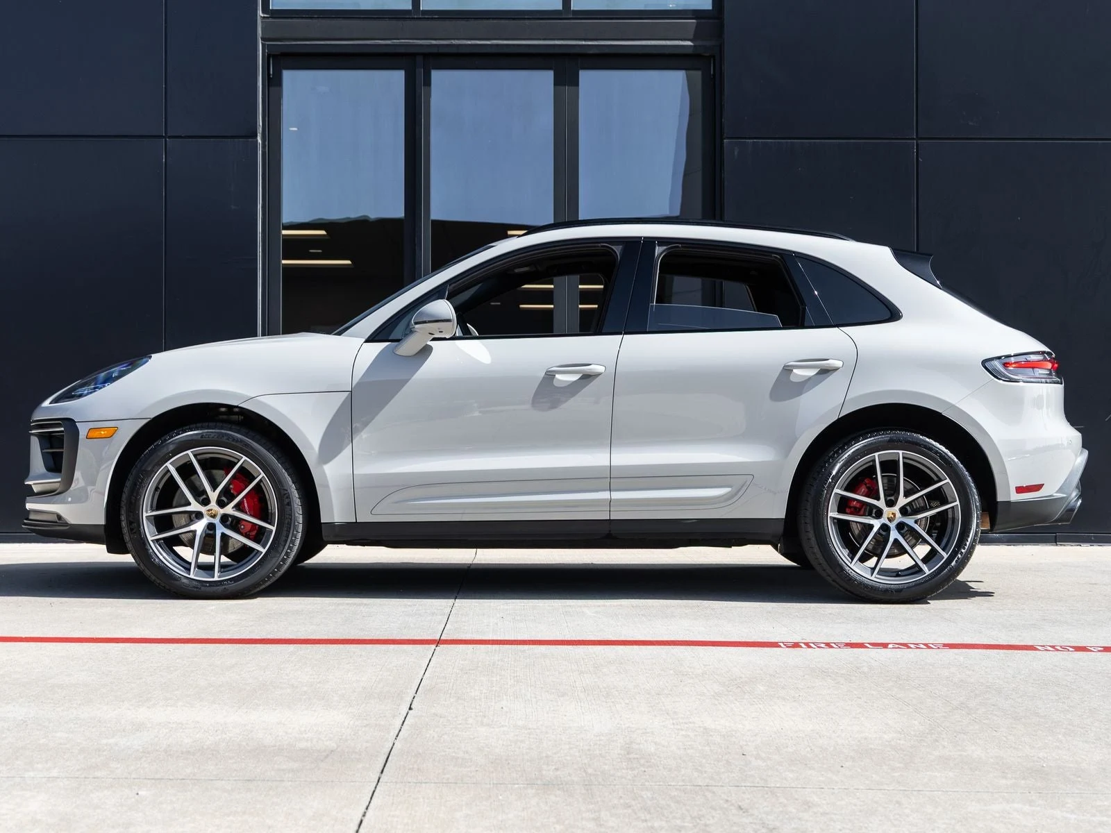 2024 Porsche Macan S (95B), 2/20