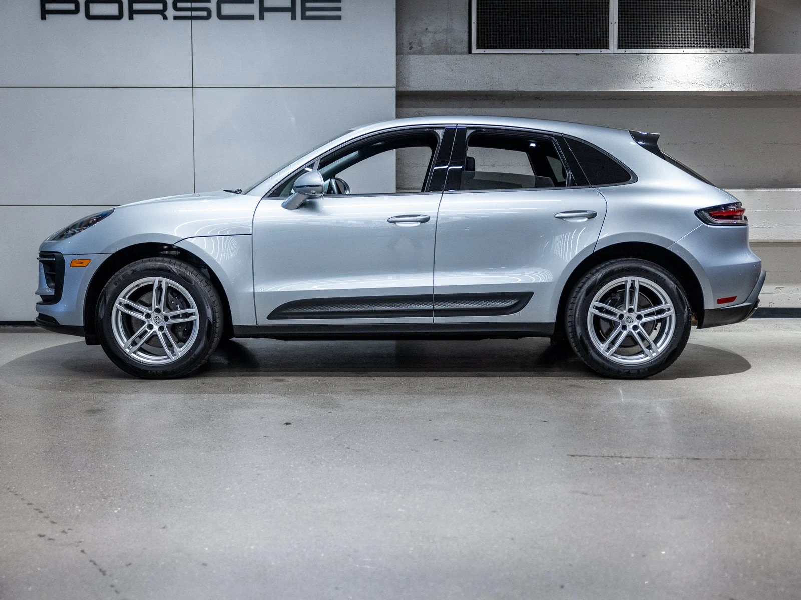 2025 Porsche Macan (95B), 2/20