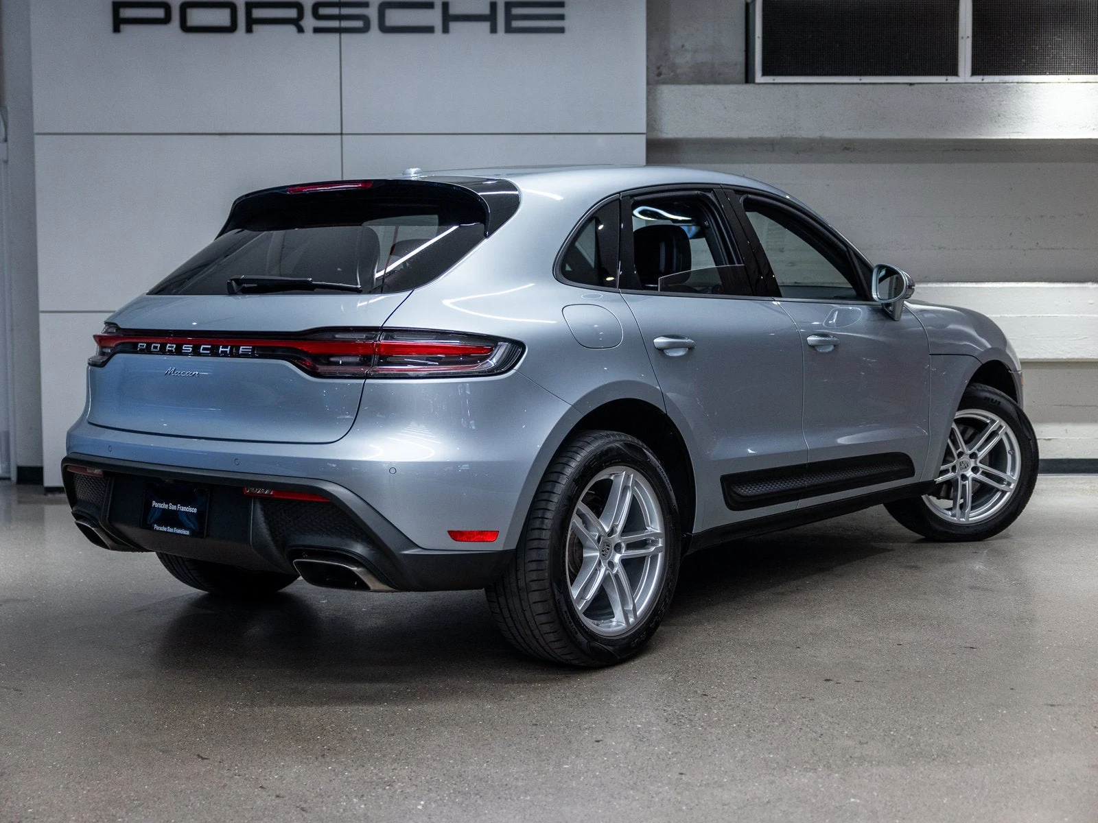 2025 Porsche Macan (95B), 8/20