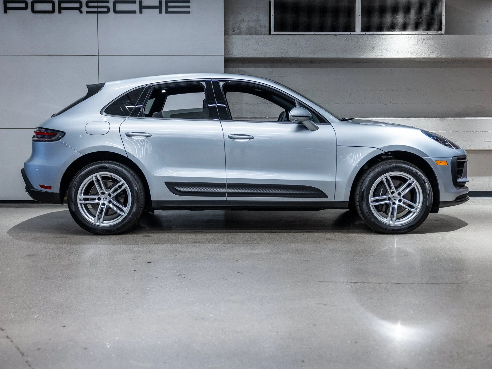 2025 Porsche Macan (95B), 9/20