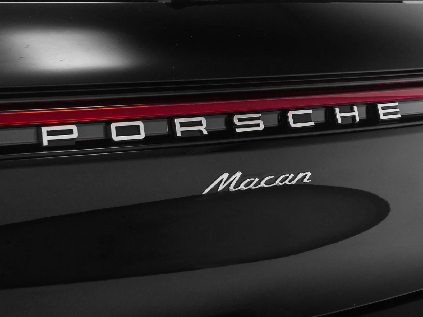 2025 Porsche Macan (95B), 8/20