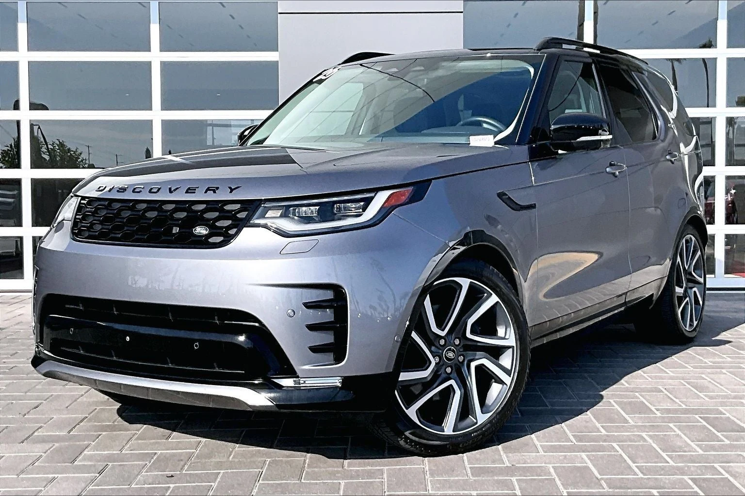 Land Rover Discovery Dynamic SE (L462) · gray · Indigo Auto Group