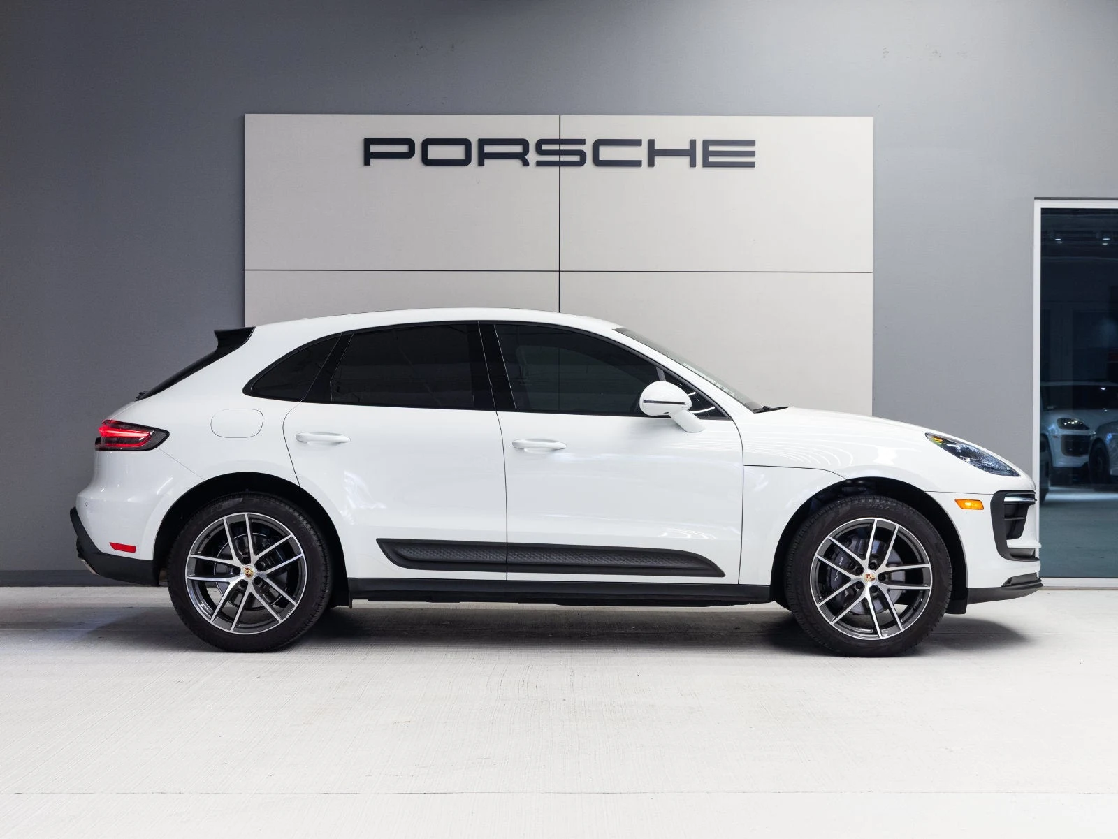 2024 Porsche Macan (95B), 8/20