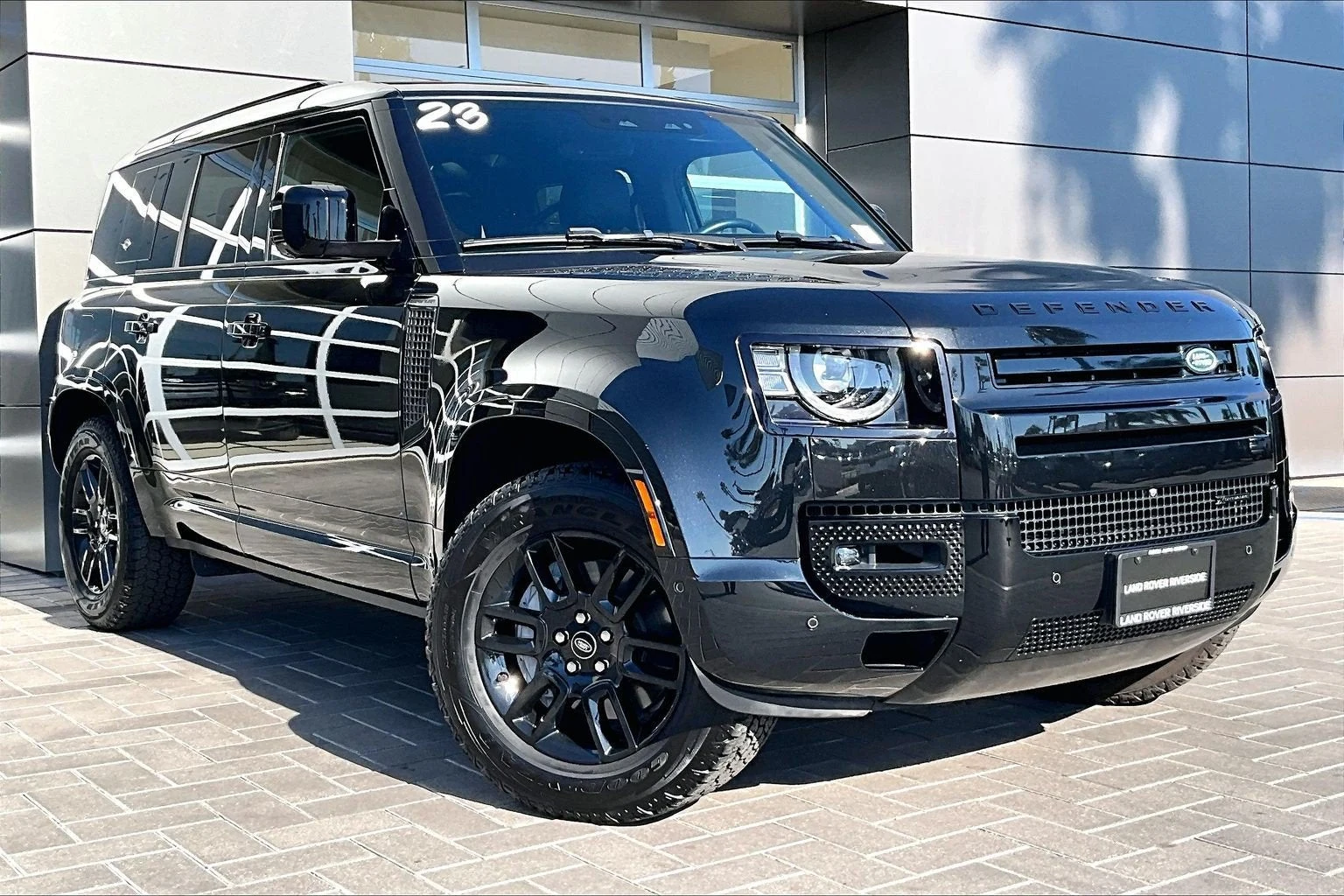 Land Rover Defender 110 X-Dynamic SE (L663) · Santorini Black Metallic · Indigo Auto Group
