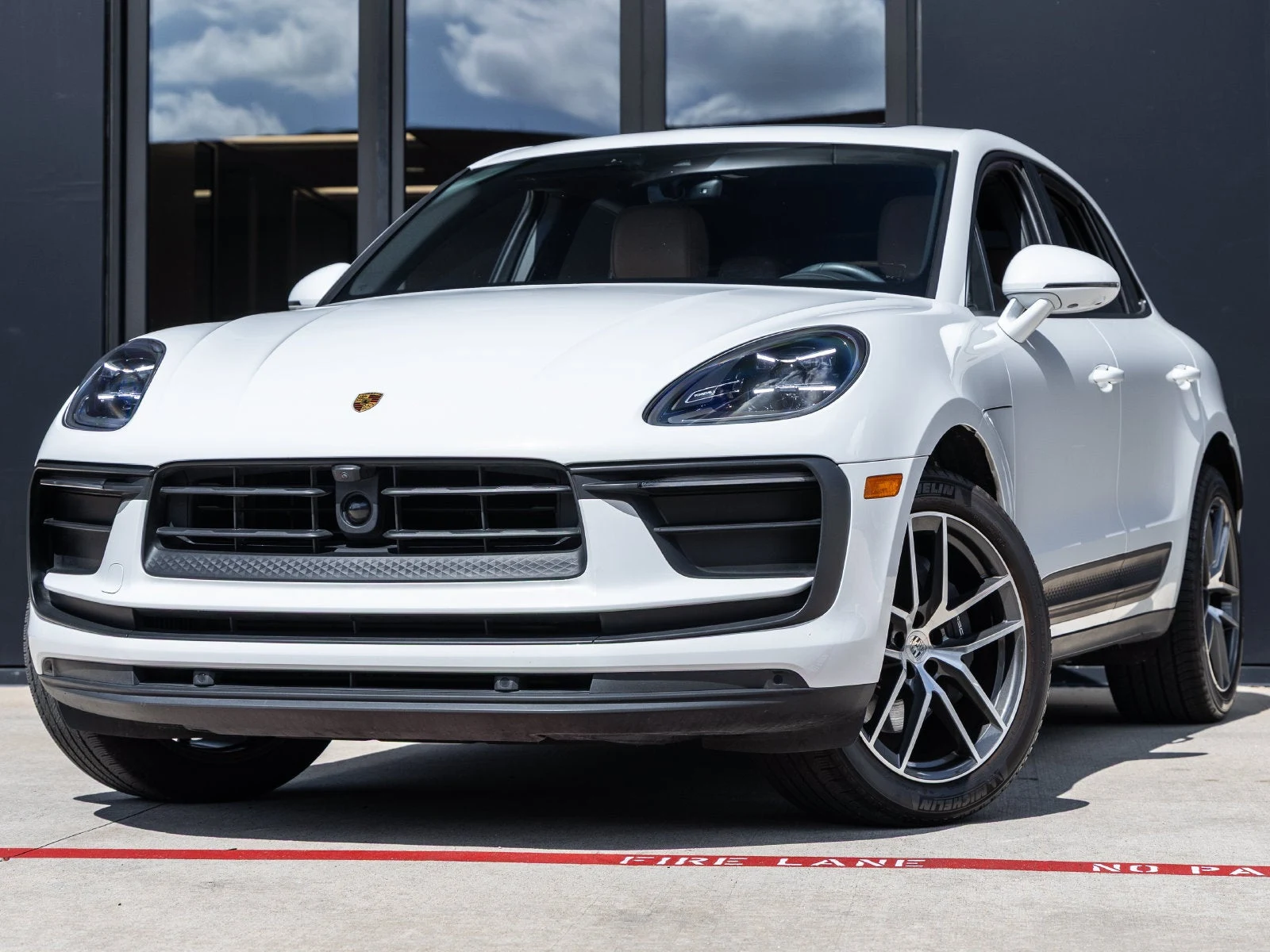 Porsche Macan (95B) · Carrara White Metallic · Indigo Auto Group
