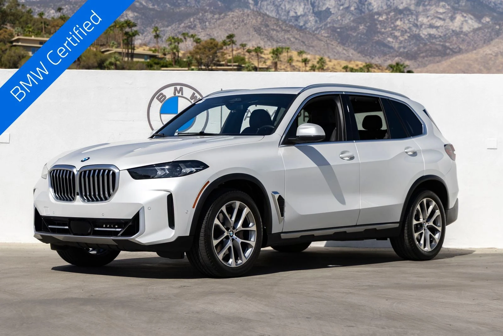 BMW X5 xDrive40i (G05) · Mineral White Metallic · Indigo Auto Group