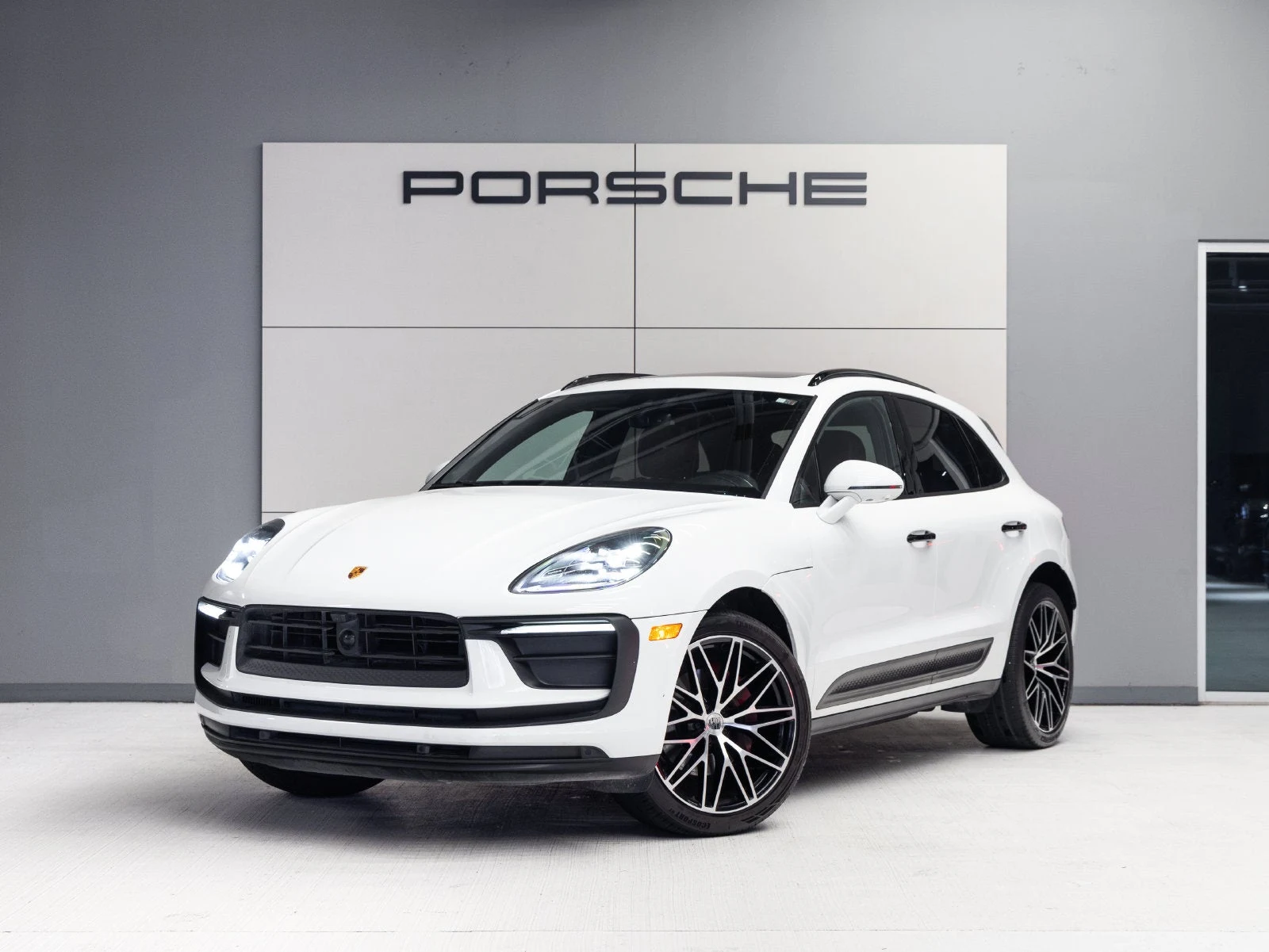Porsche Macan (95B) · white · Indigo Auto Group