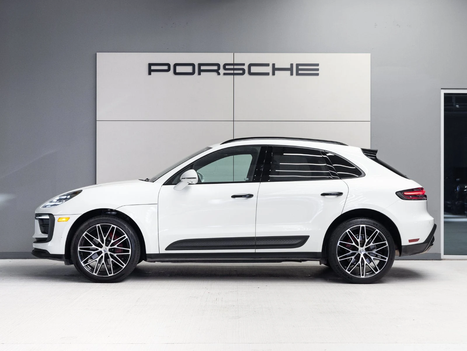 2023 Porsche Macan (95B), 2/20
