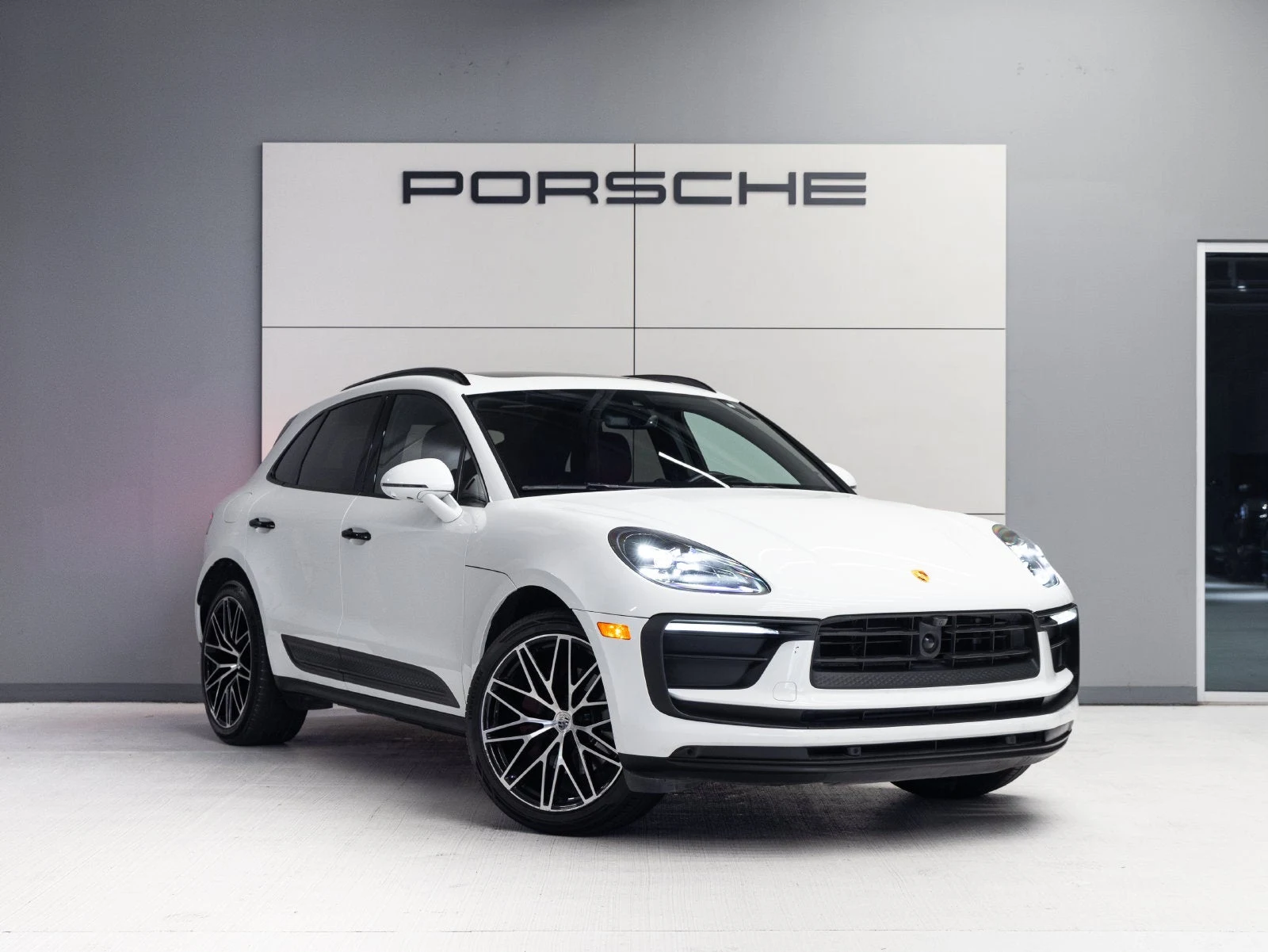 2023 Porsche Macan (95B), 9/20