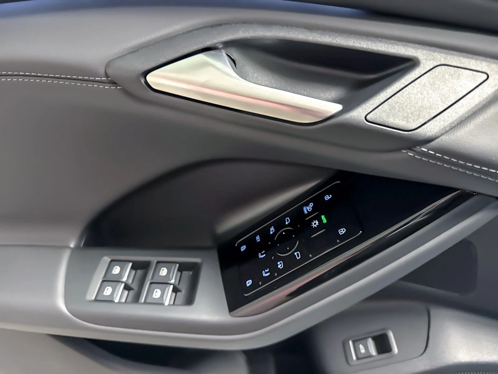2025 Audi Q6 e-tron Premium Plus, 10/20