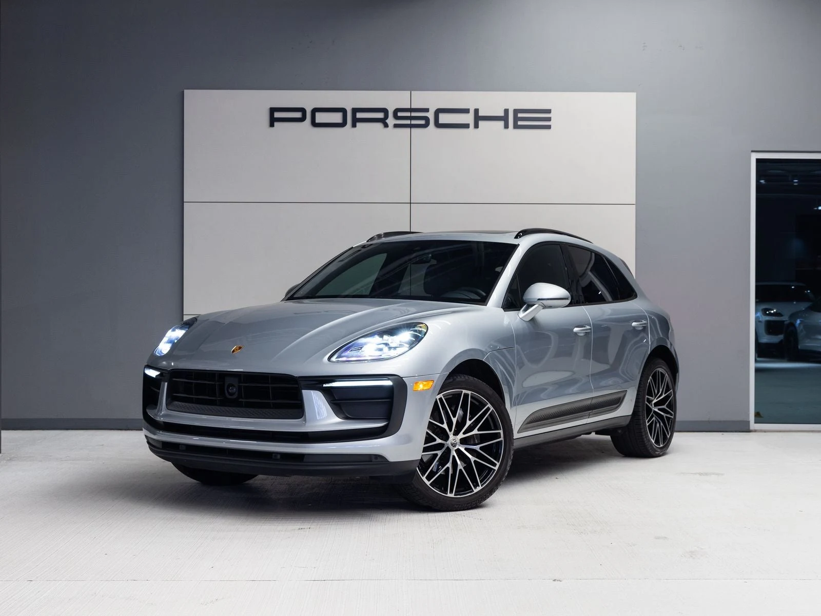 Porsche Macan (95B) · Dolomite Silver Metallic · Indigo Auto Group