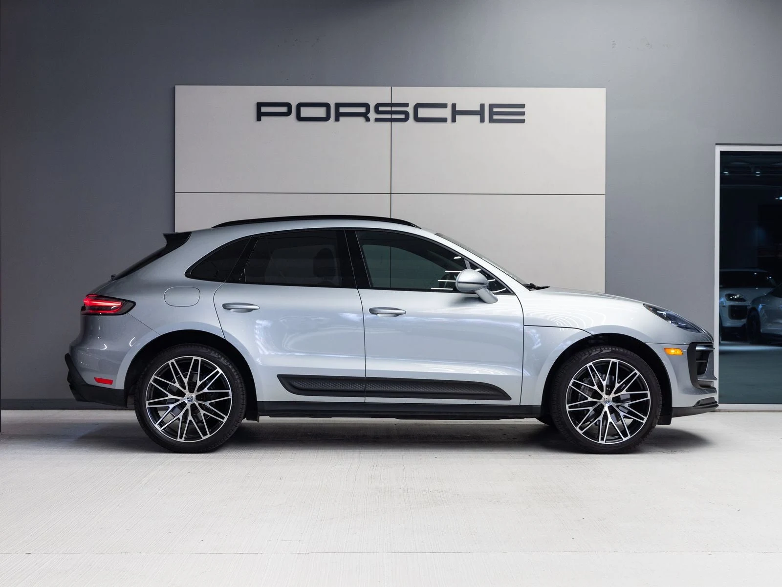 2024 Porsche Macan (95B), 8/20
