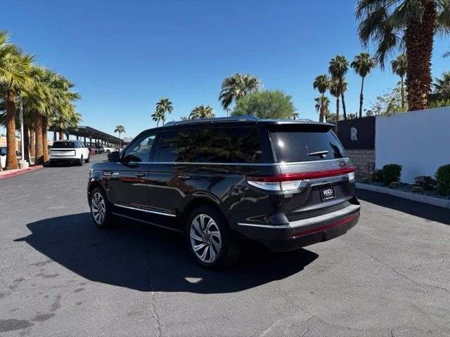 2022 Lincoln Navigator Reserve (4th Generation), 7/12