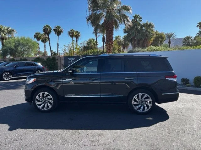 2022 Lincoln Navigator Reserve (4th Generation), 8/12