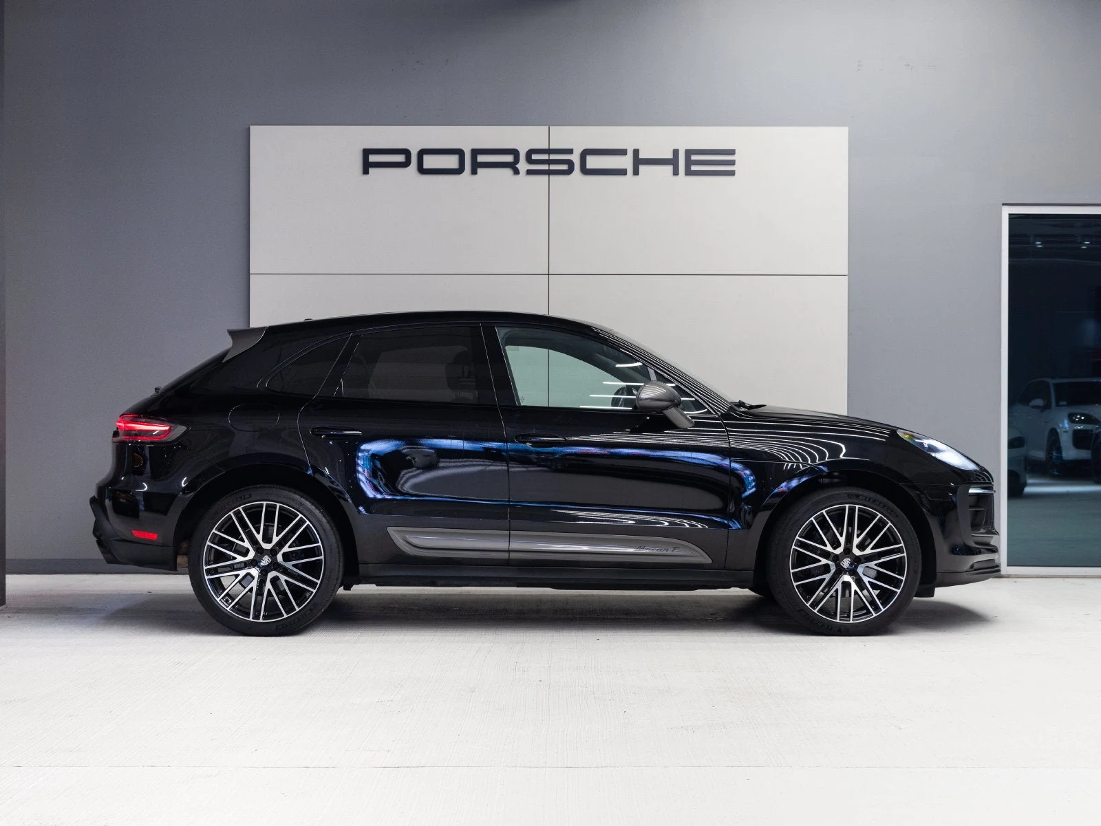 2023 Porsche Macan T (95B), 8/20