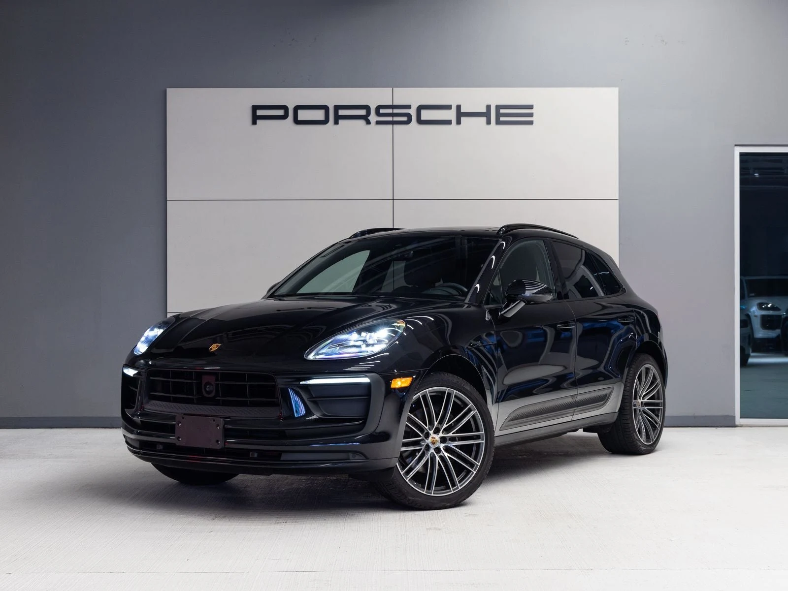 Porsche Macan (95B) · Jet Black Metallic · Indigo Auto Group