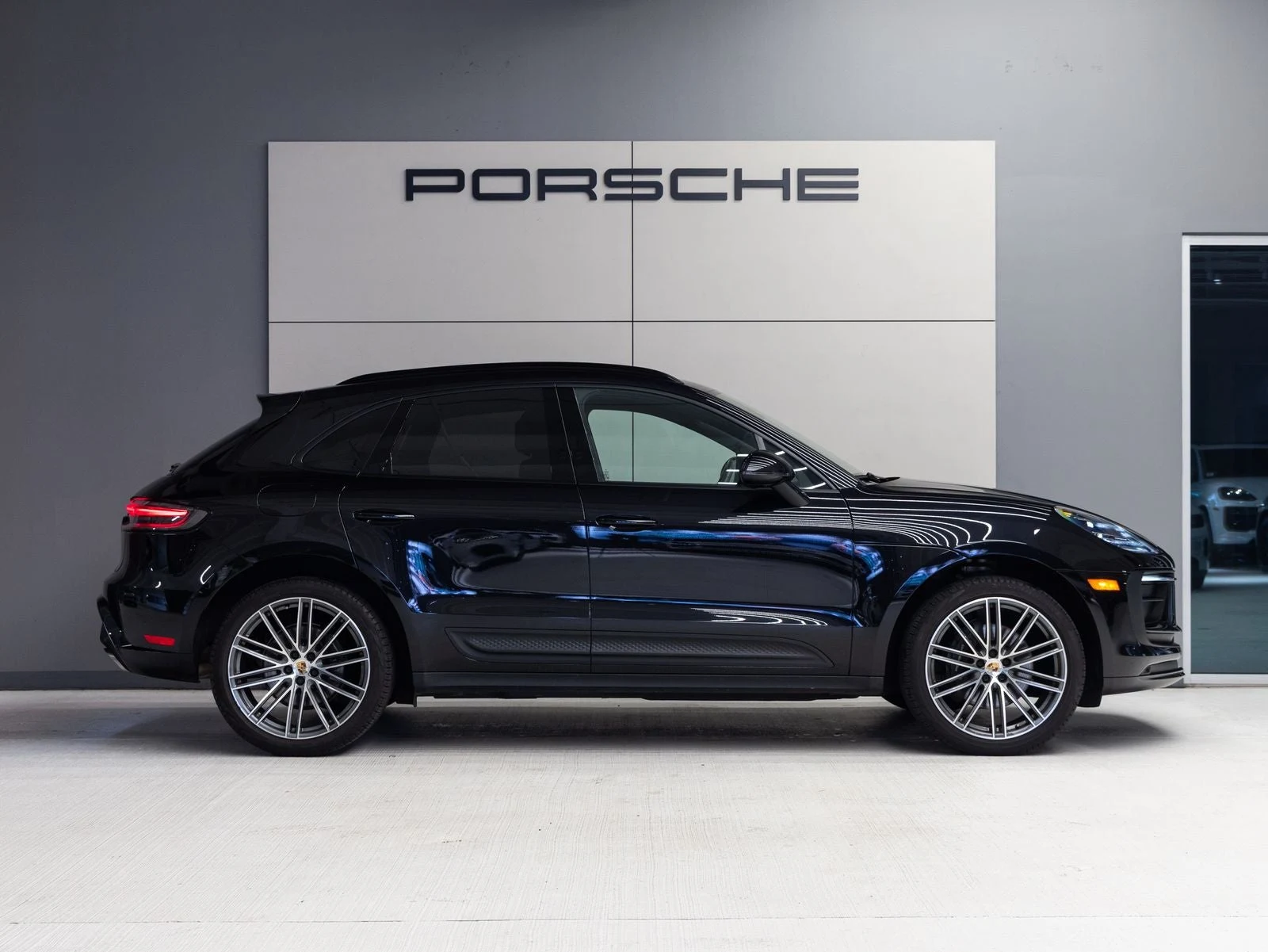 2024 Porsche Macan (95B), 8/20