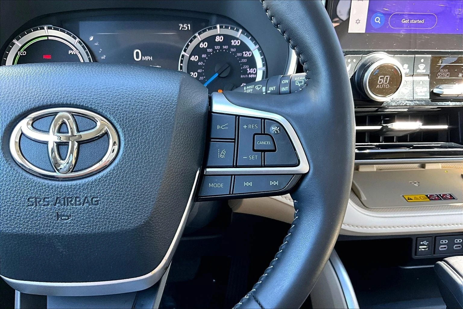 2025 Toyota Highlander Hybrid XLE (4th Generation), 19/20