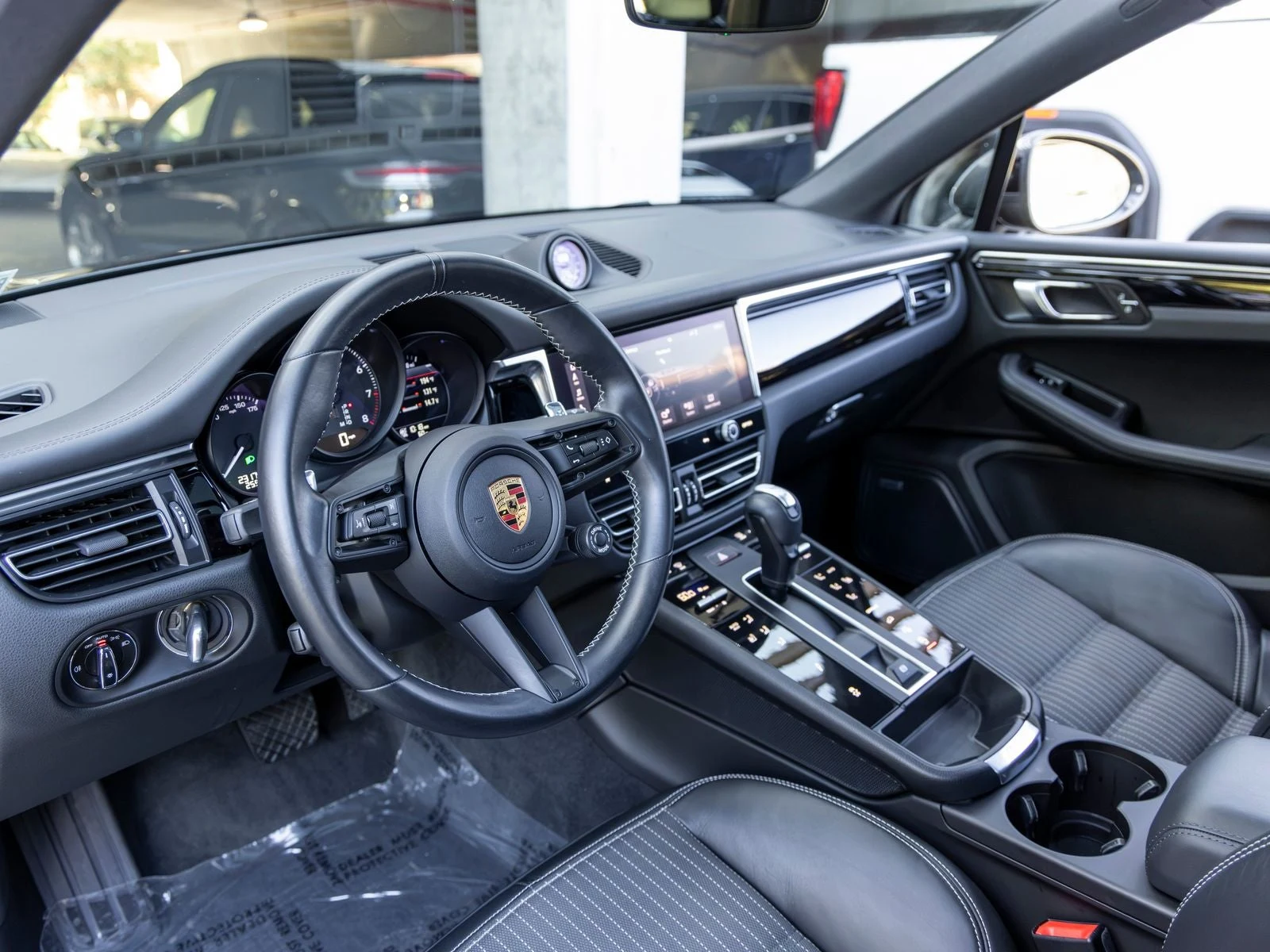 2023 Porsche Macan T (95B), 4/20