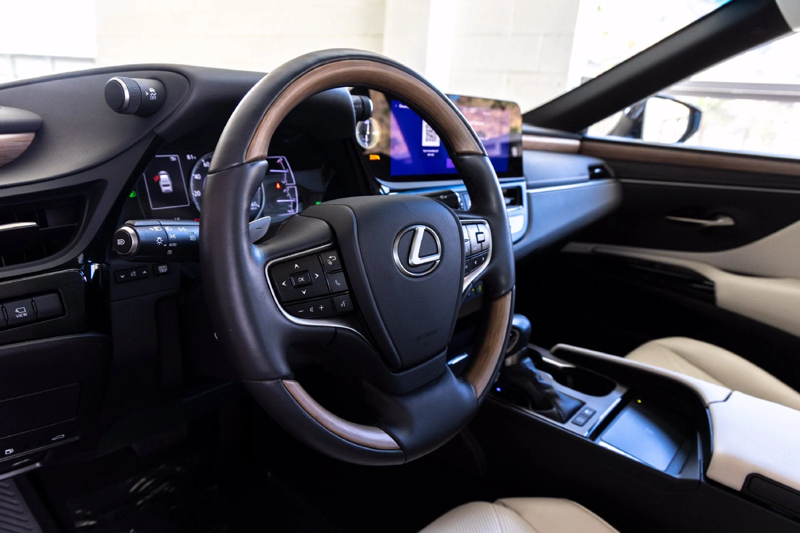 2024 Lexus ES 300h Luxury (XV70), 16/20