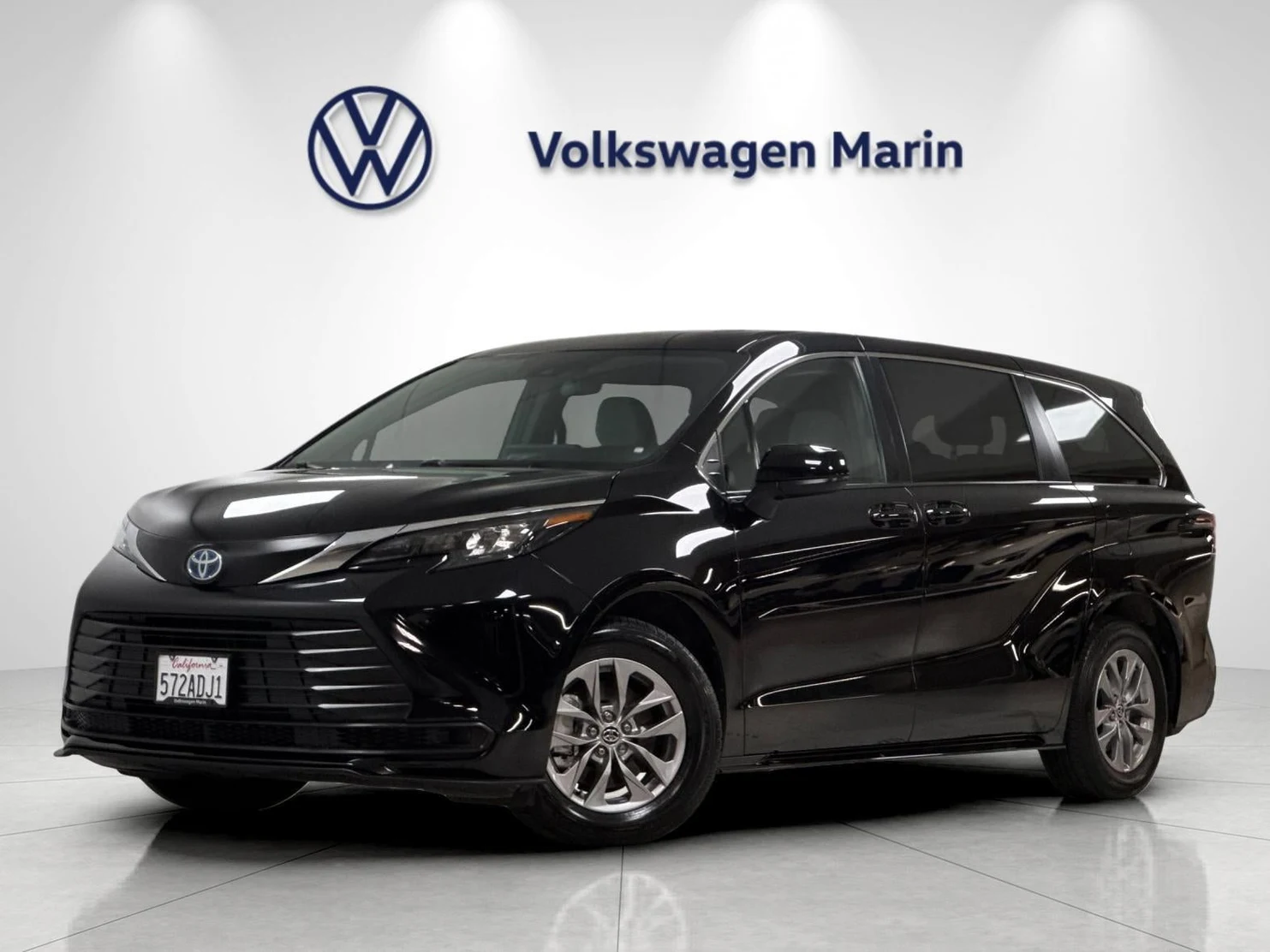 Toyota Sienna LE Eight-Passenger (4th Generation) · Midnight Black Metallic · Indigo Auto Group