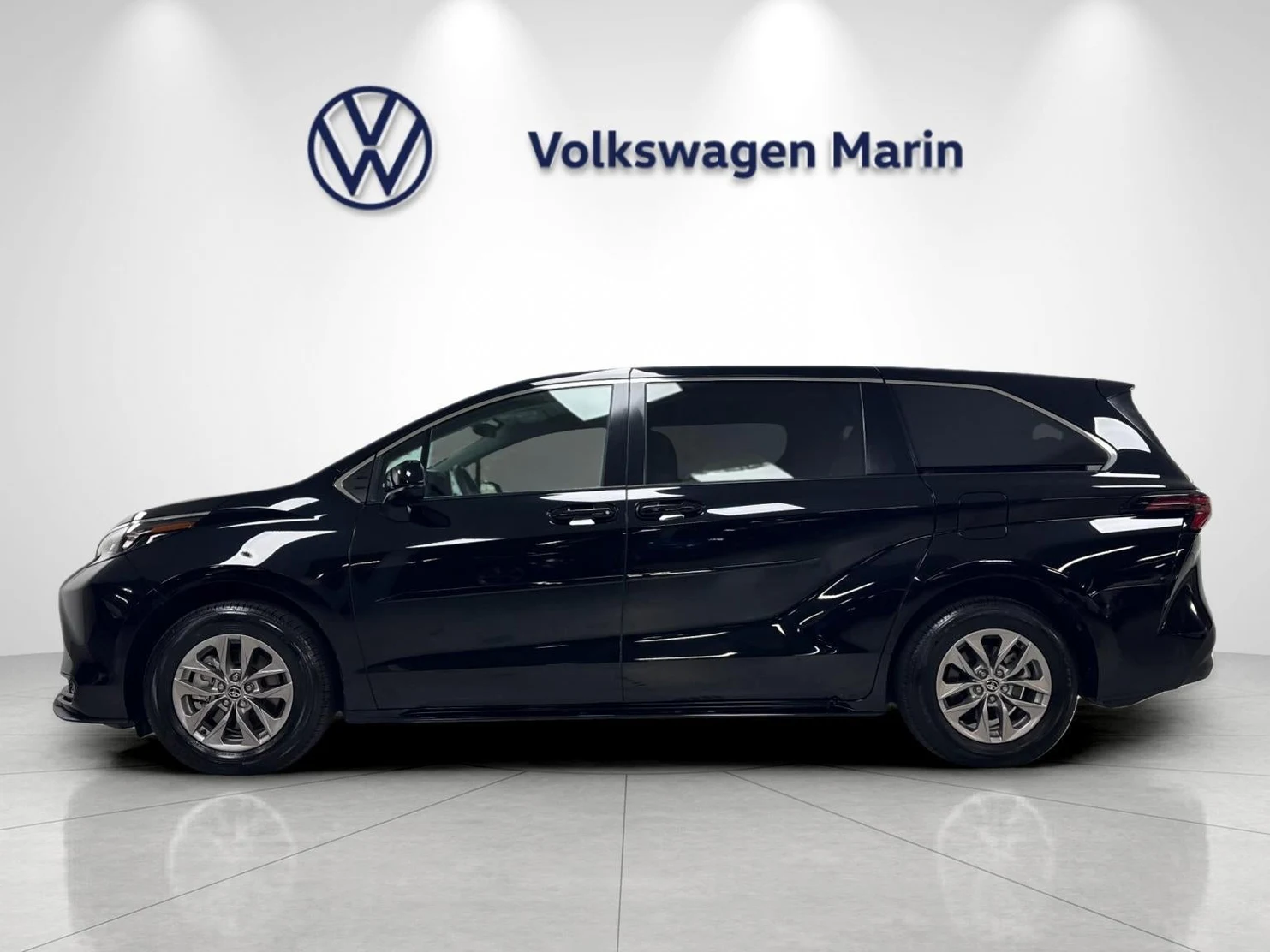 2025 Toyota Sienna LE Eight-Passenger (4th Generation), 2/20