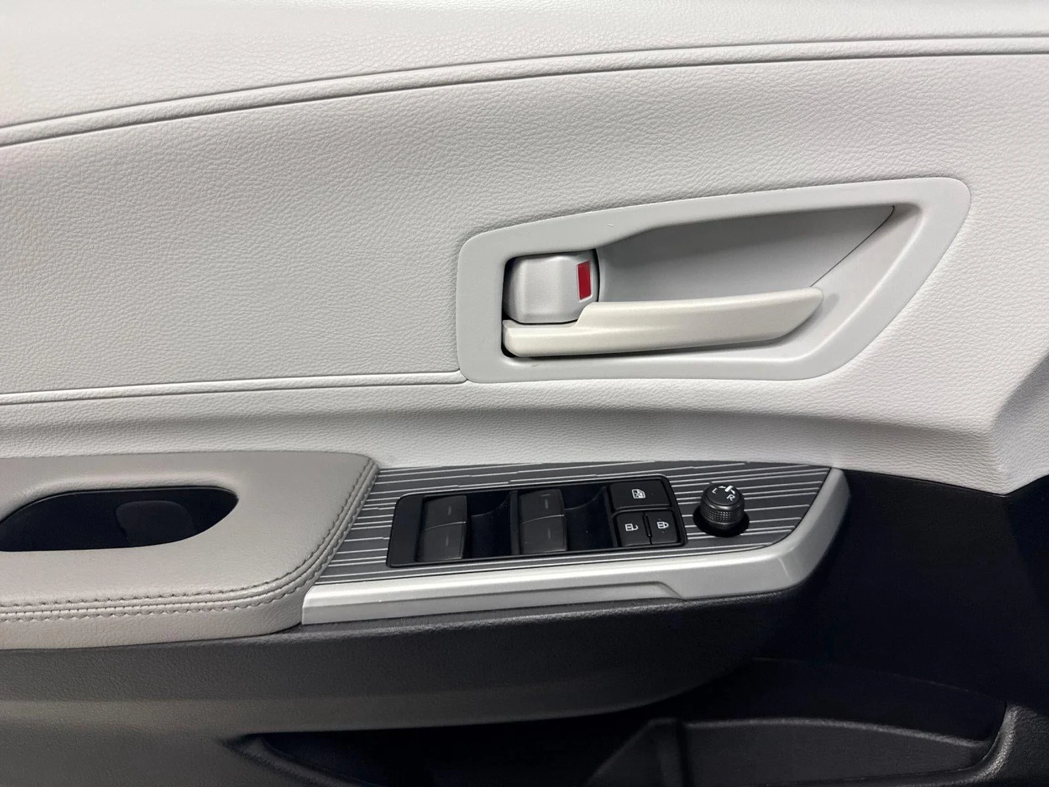 2025 Toyota Sienna LE Eight-Passenger (4th Generation), 10/20