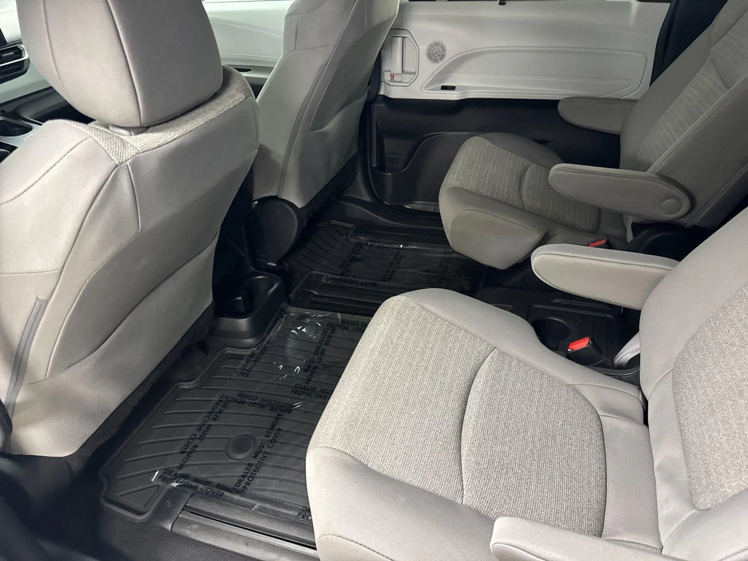 2025 Toyota Sienna LE Eight-Passenger (4th Generation), 11/20