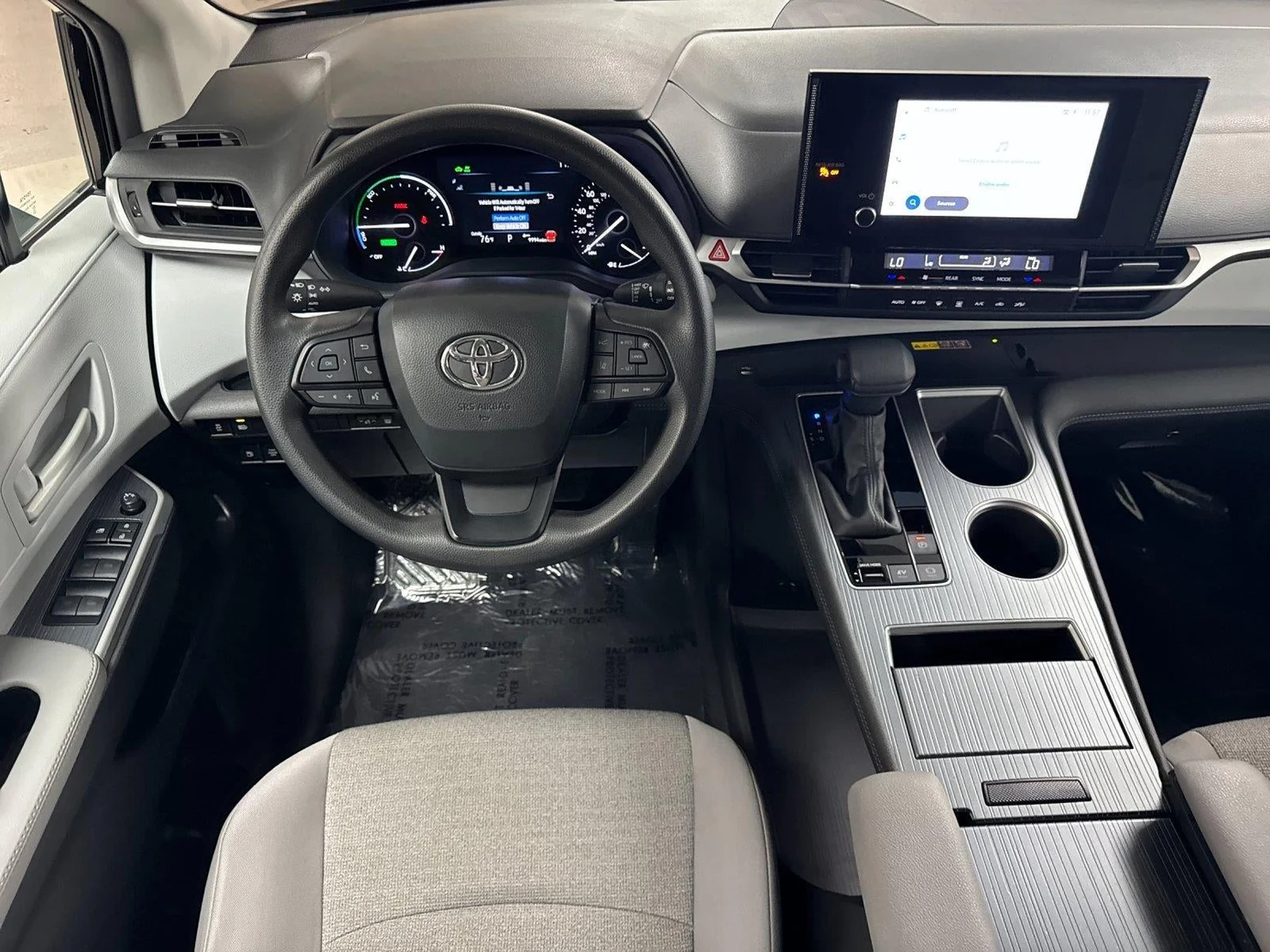 2025 Toyota Sienna LE Eight-Passenger (4th Generation), 13/20