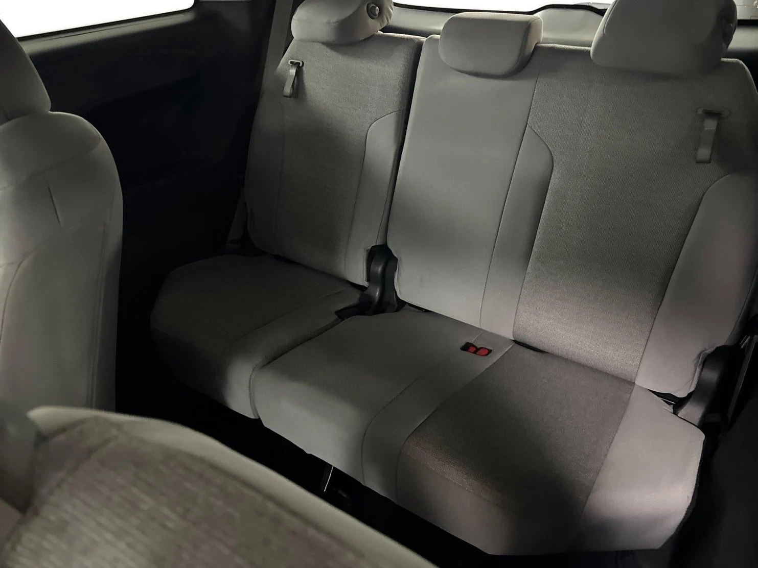 2025 Toyota Sienna LE Eight-Passenger (4th Generation), 14/20