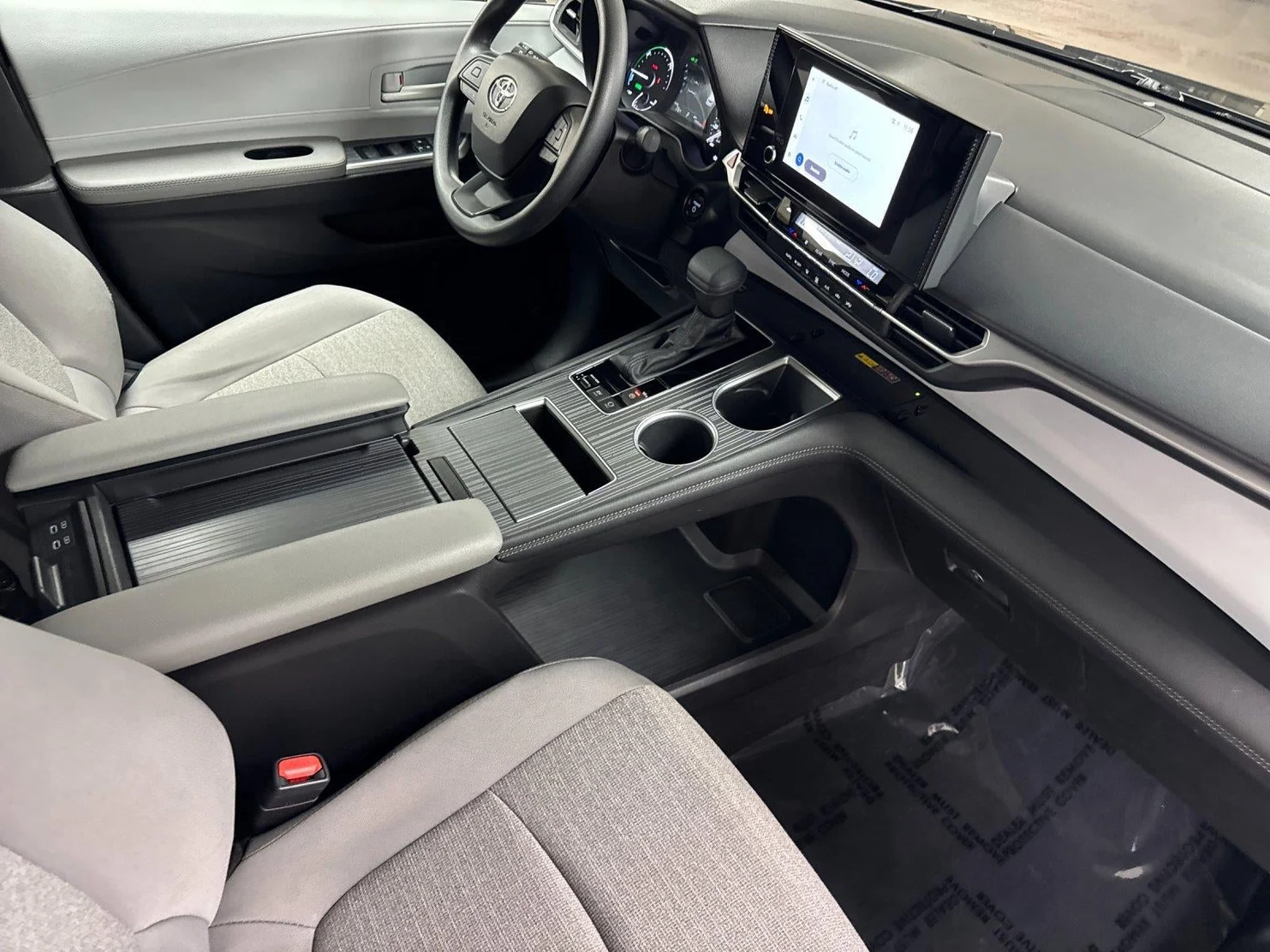 2025 Toyota Sienna LE Eight-Passenger (4th Generation), 16/20