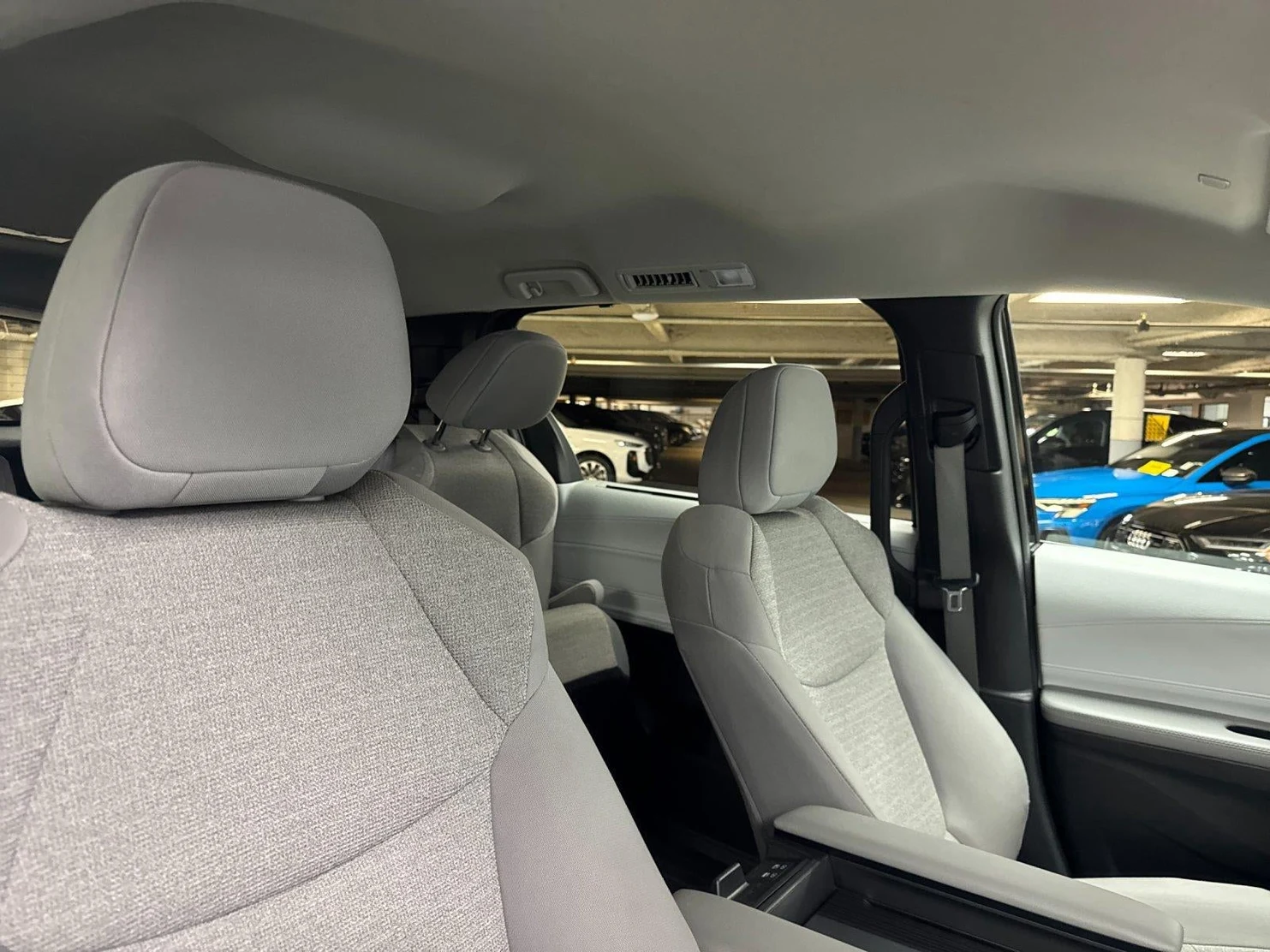 2025 Toyota Sienna LE Eight-Passenger (4th Generation), 17/20