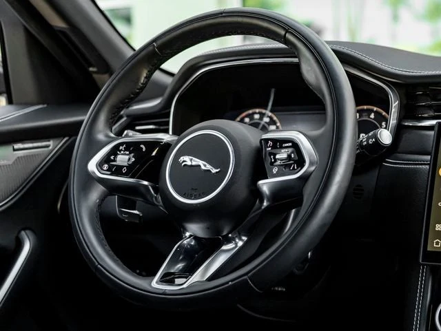 2025 Jaguar F-Pace P250 R-Dynamic S, 20/20