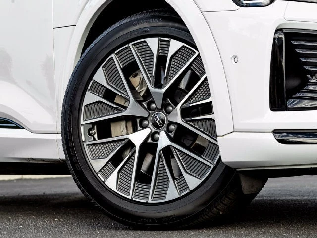 2024 Audi Q8 Sportback e-tron Prestige S line, 6/20