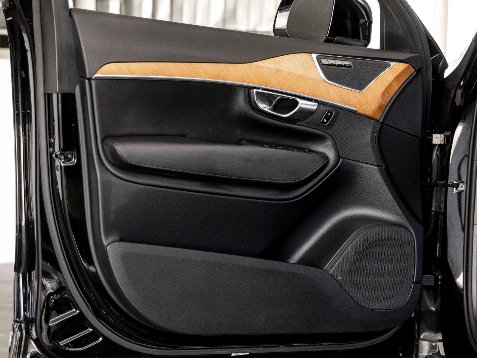 2025 Volvo XC90 B6 Plus Seven-Seater, 9/20