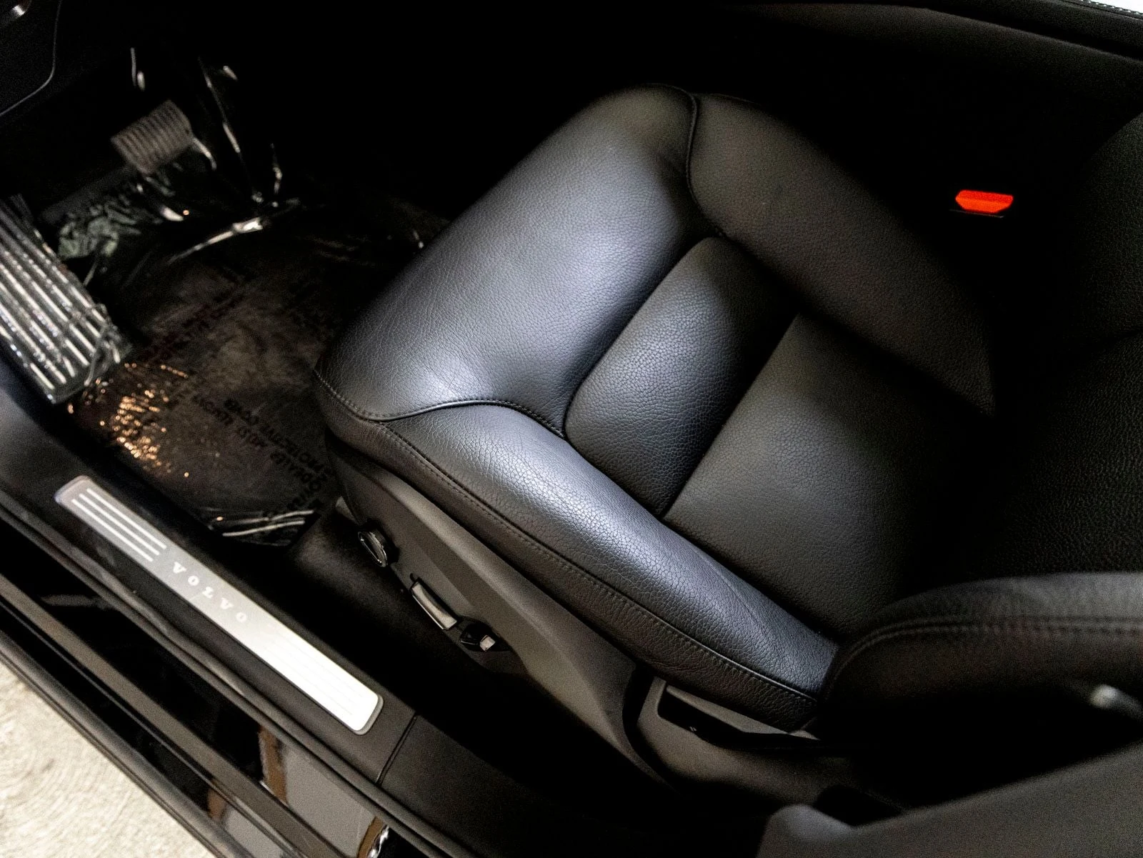 2025 Volvo XC90 B6 Plus Seven-Seater, 12/20