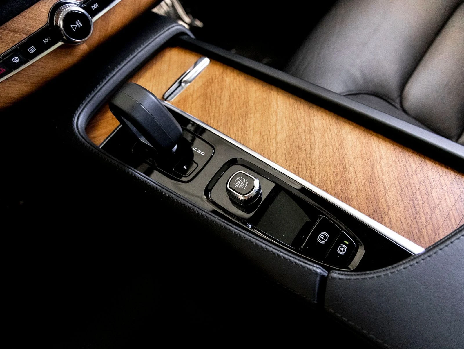 2025 Volvo XC90 B6 Plus Seven-Seater, 17/20