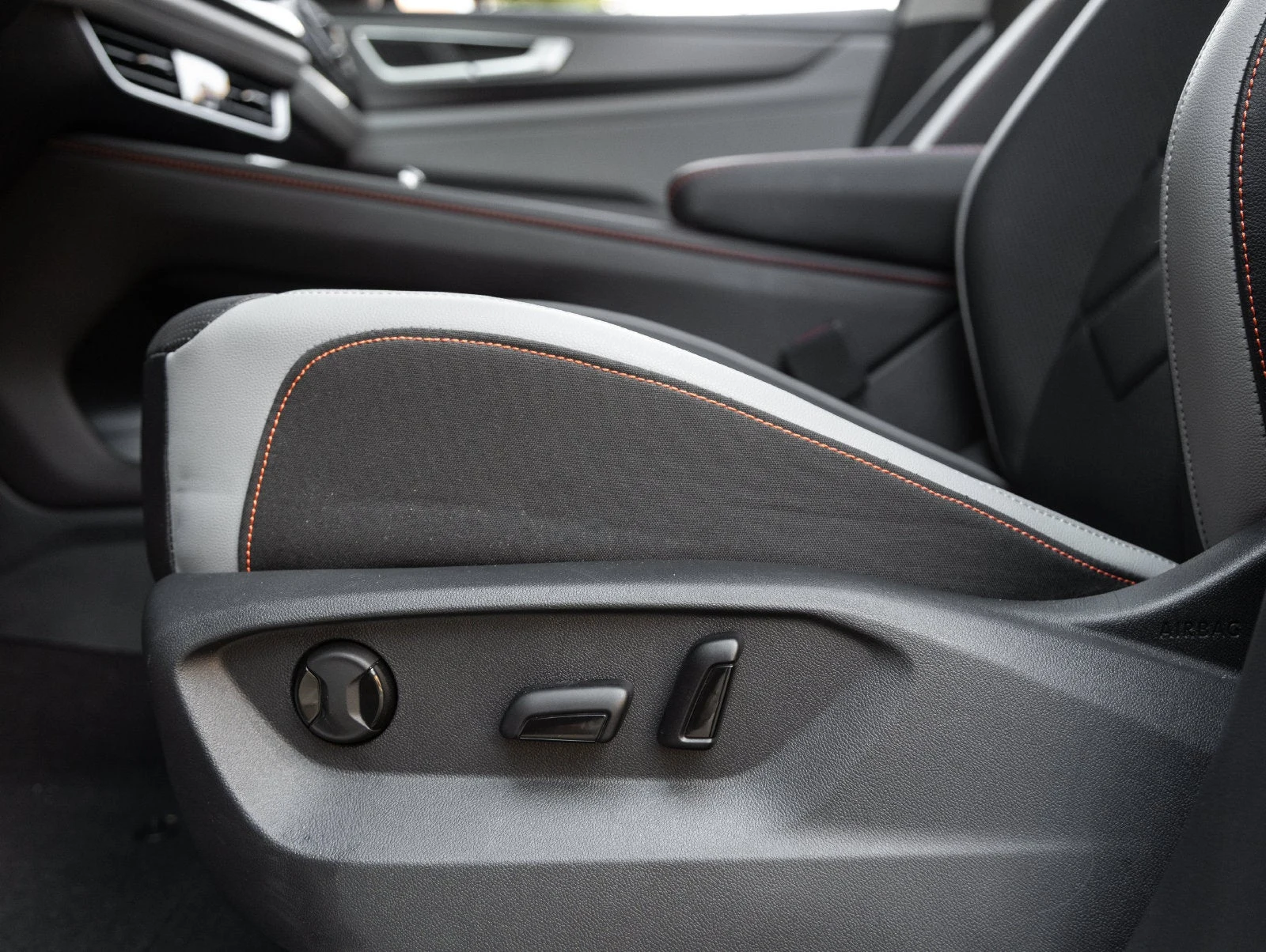 2025 Volkswagen Atlas Peak Edition, 20/20